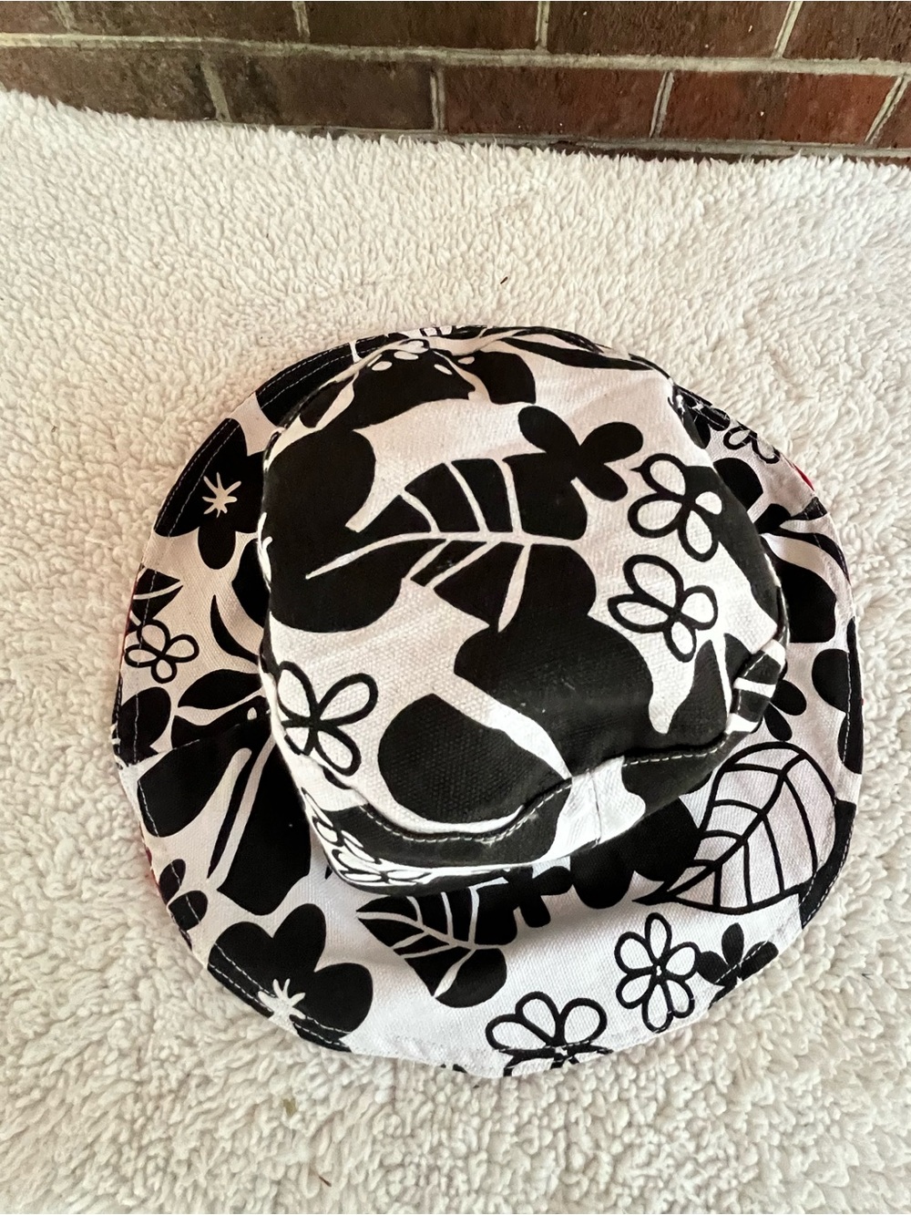 Women’s Black Red White Reversible Floral Bucket Hat Sun Beach Island Vacation